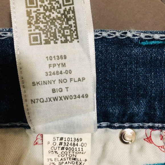 True Religion - Picture 3 of 8